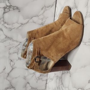 Via Spiga tan suede heels size 9